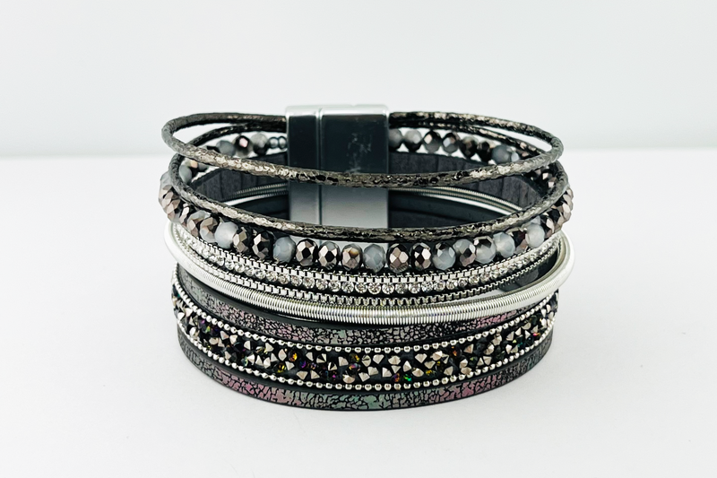 Wide magnetic bracelet