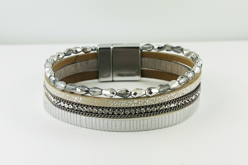 Narrow magnetic bracelet