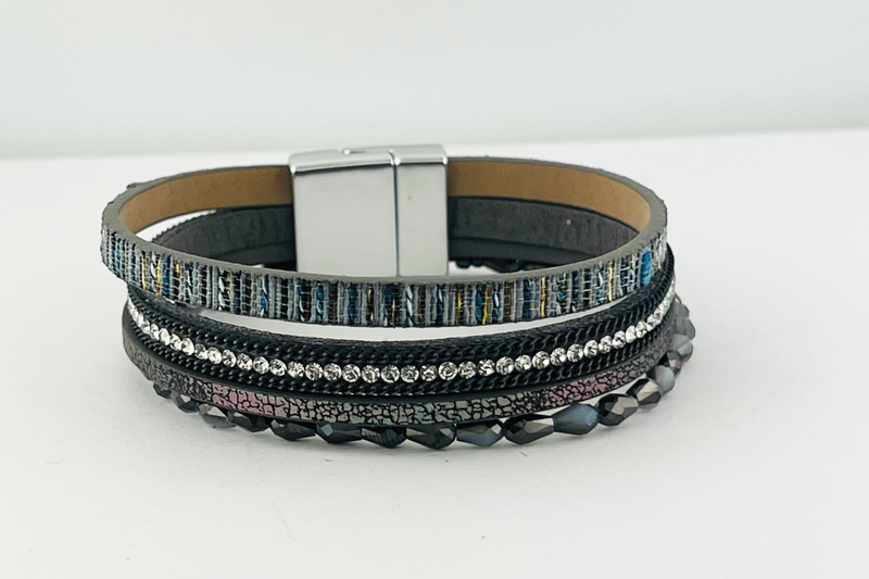 Narrow magnetic bracelet