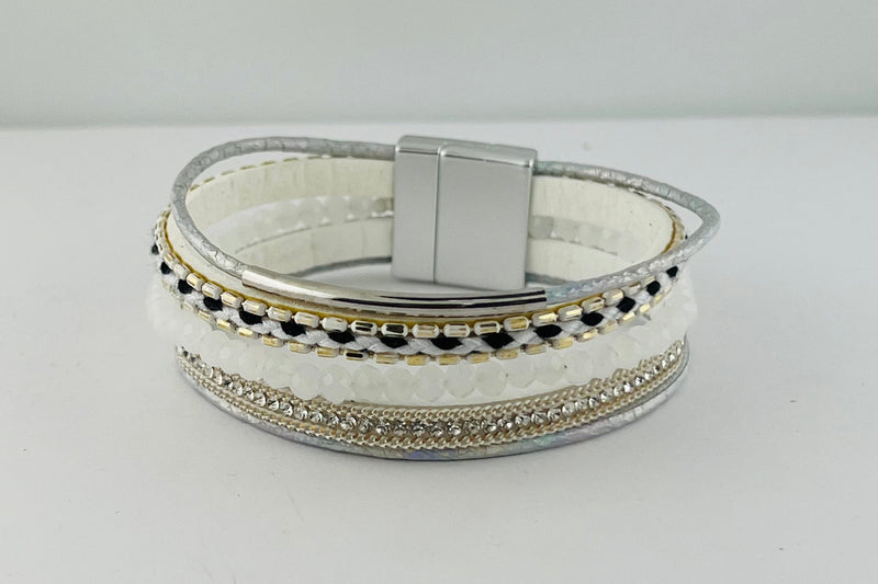 Wide magnetic bracelet