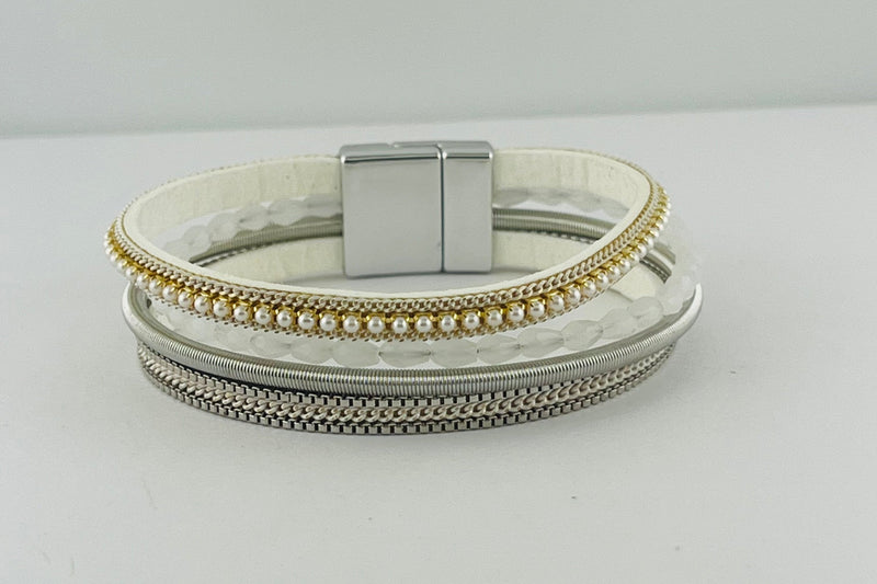 Narrow magnetic bracelets