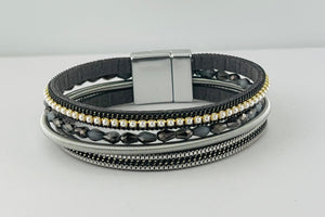 Narrow magnetic bracelets