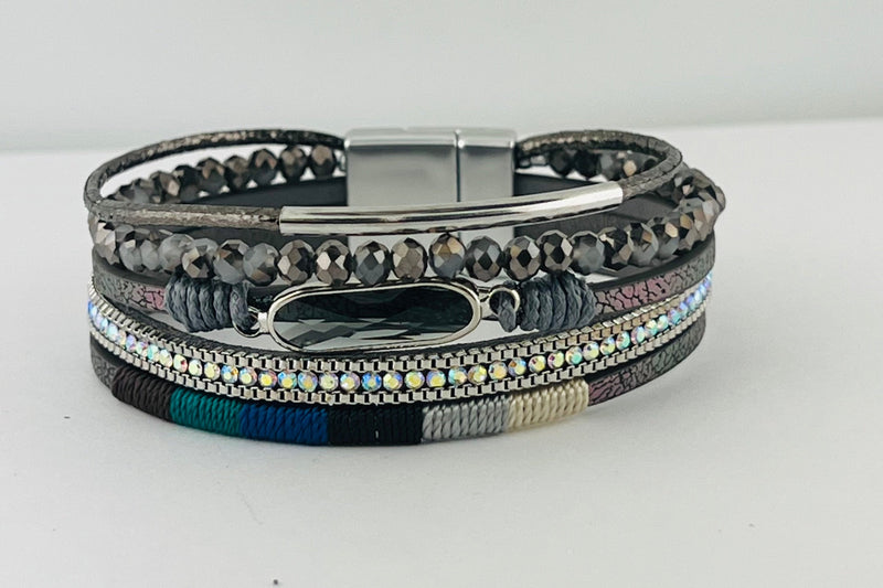 Wide magnetic bracelet